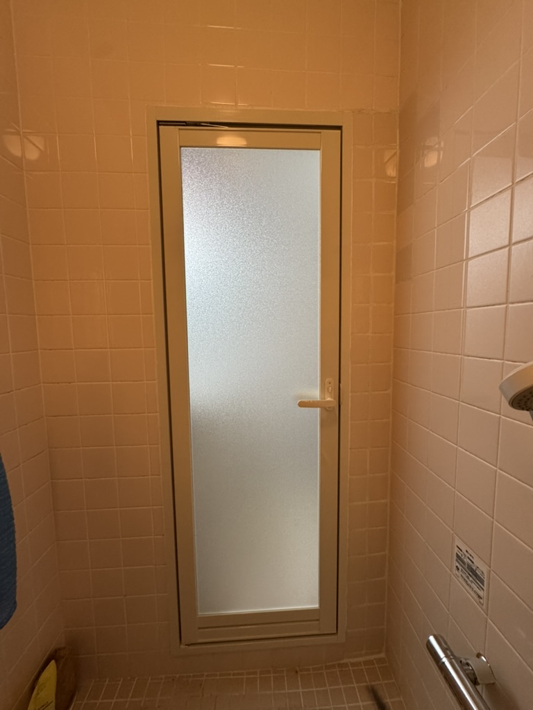 浴室ドアのリフォーム交換